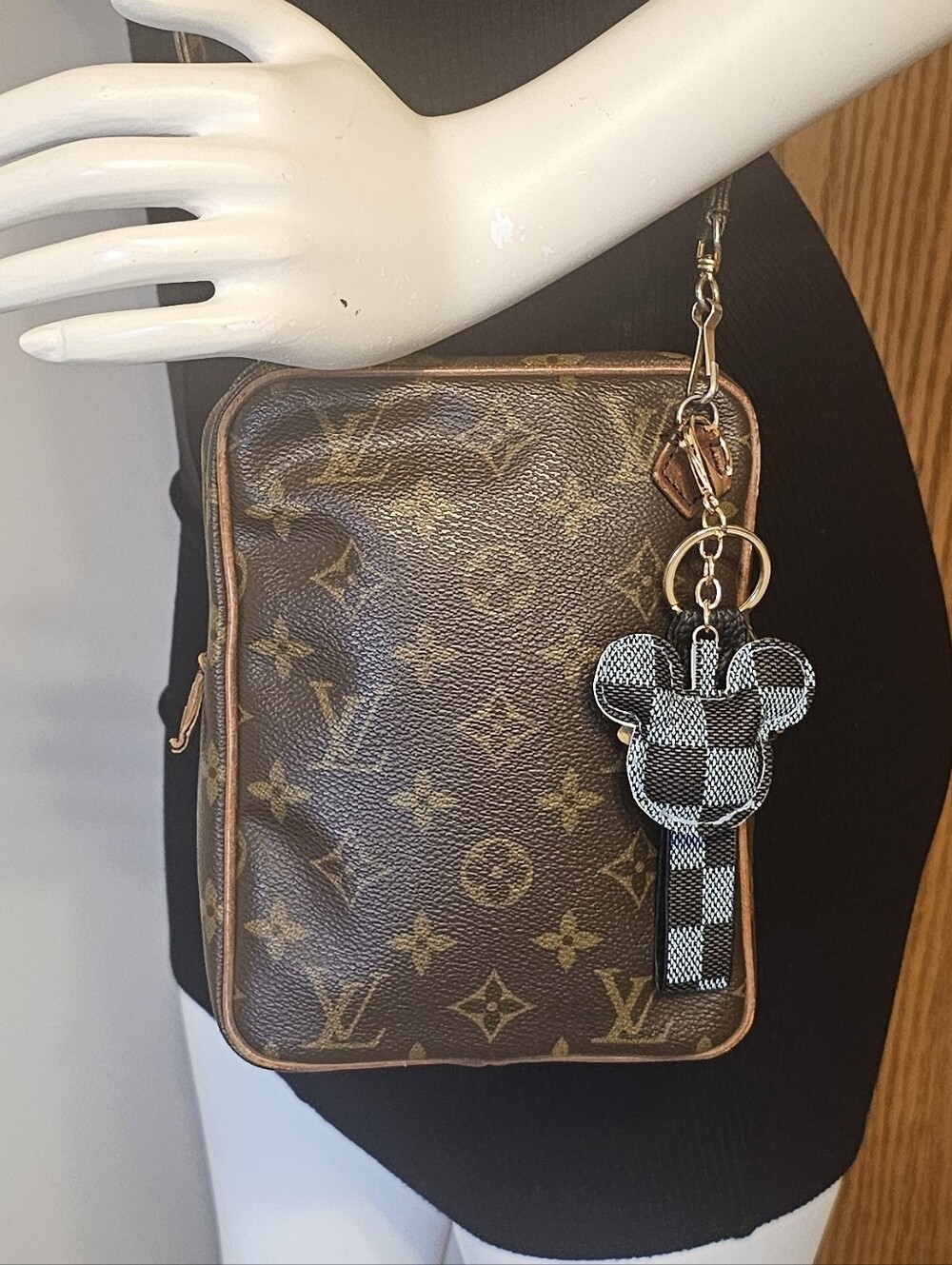 Louis Vuitton Danube Mini Crossbody Bag With COA. - Picture 3 of 16